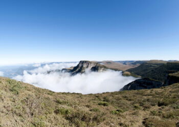 Cidades serranas, trilhas e águas termais esperam por você neste outono