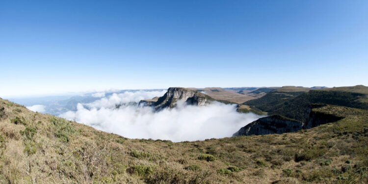 Cidades serranas, trilhas e águas termais esperam por você neste outono
