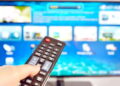 Assistindo Televisão - Créditos: depositphotos.com / jordache