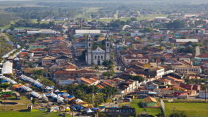 Cachoeiras e cavernas escondidas no interior de SP
