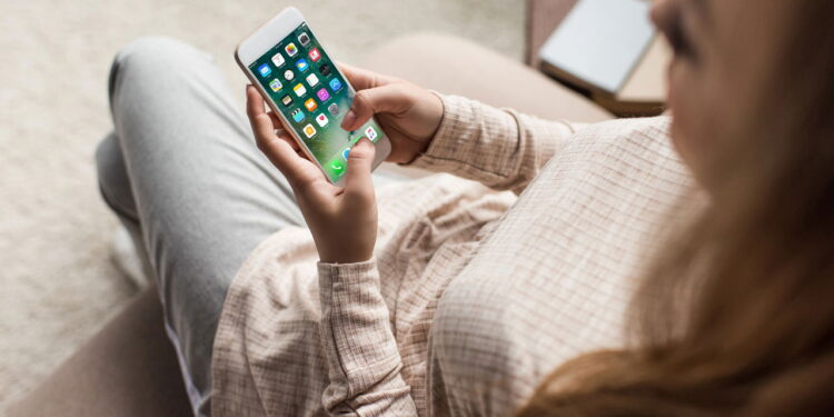 Celular - Créditos: depositphotos.com / Y-Boychenko