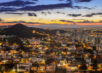Belo Horizonte a noite - Créditos: depositphotos.com / losak.napior