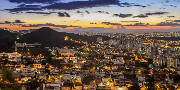 Belo Horizonte a noite - Créditos: depositphotos.com / losak.napior