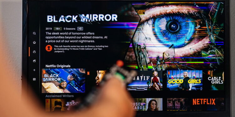 Black Mirror Série interativa - Créditos: depositphotos.com / ifeelstock