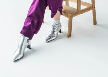 Looks com botas coloridas invadem as passarelas