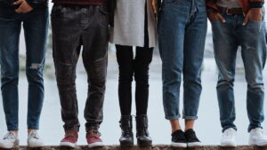 O visual queridinho do inverno começa por essa calça confortável