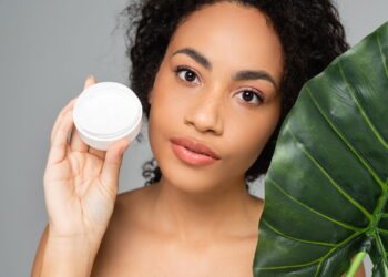 Clean beauty está dominando o skincare e você precisa saber por quê