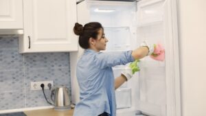 Como acabar com o mau cheiro da geladeira