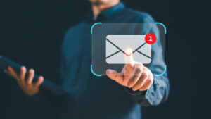 O e-mail completa 50 anos e prova que ainda é insubstituível