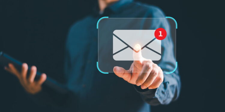 O e-mail completa 50 anos e prova que ainda é insubstituível