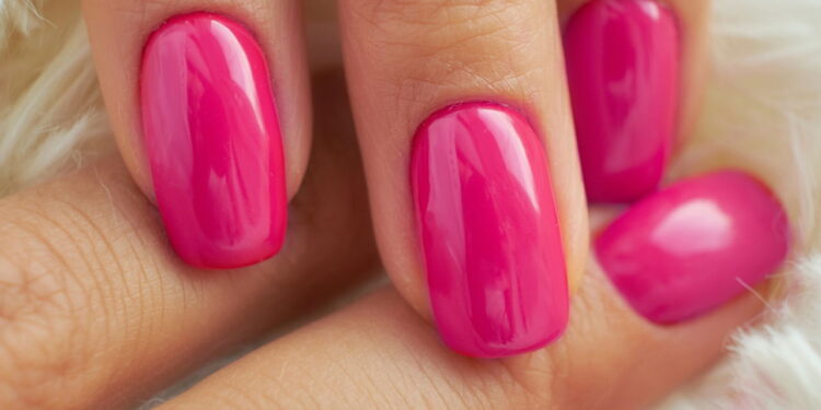 Cores de esmalte que serão tendência no inverno 2025