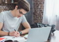 estudando - Aprender sem gastar? A solução que vai mudar sua vida