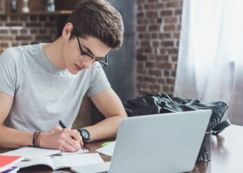 estudando - Aprender sem gastar? A solução que vai mudar sua vida