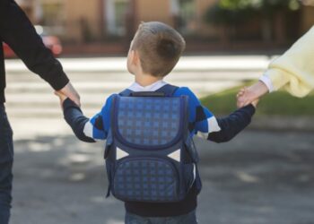 Ficar em casa ou ir para a escola