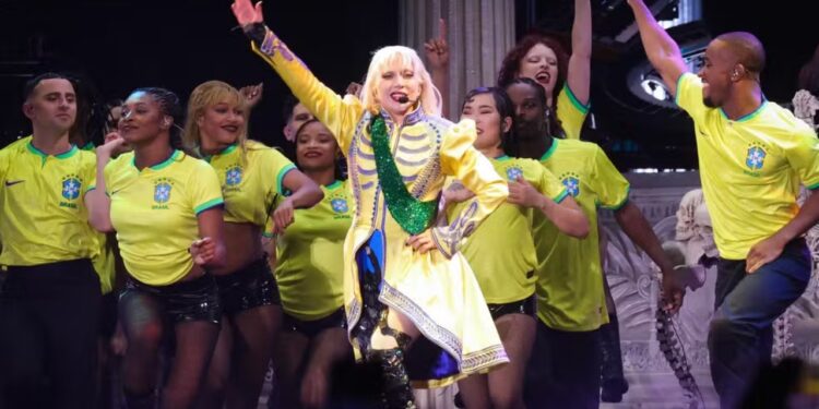 looks lady gaga