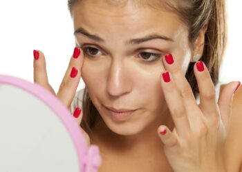 Formas de reduzir a olheira e cara de cansada - Créditos: depositphotos.com / alptraum