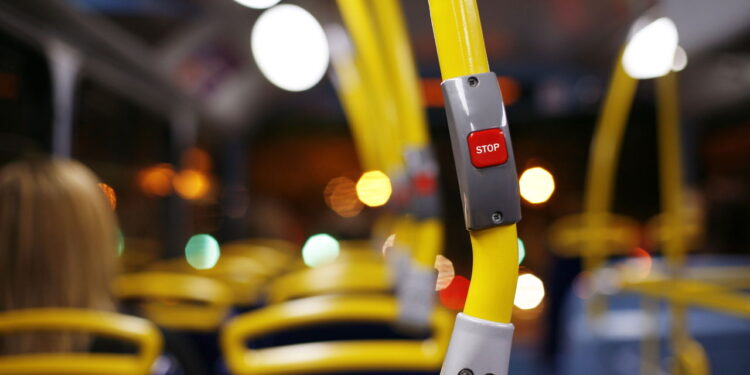 Ilustração de transporte público - Créditos: depositphotos.com / anizza
