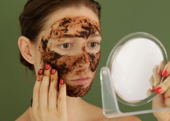É possível fazer peeling caseiro? Conheça os segredos dessa técnica