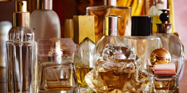 Perfumes - Créditos: depositphotos.com / salmassara