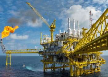 Imagem de uma plataforma de petróleo - Créditos: depositphotos.com / curraheeshutter