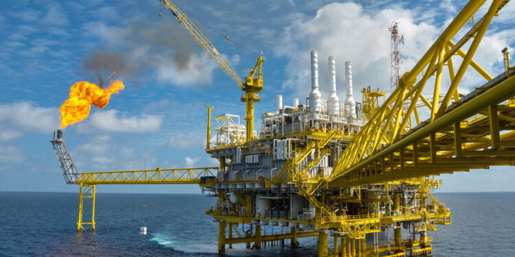 Imagem de uma plataforma de petróleo - Créditos: depositphotos.com / curraheeshutter
