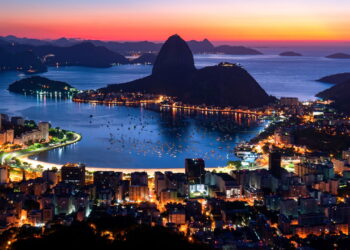 Rio de janeiro a noite - Créditos: depositphotos.com / dabldy