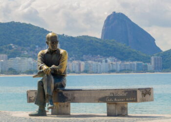 Cidade do RJ criou moeda própria e virou referência