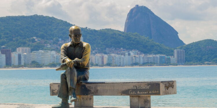 Cidade do RJ criou moeda própria e virou referência