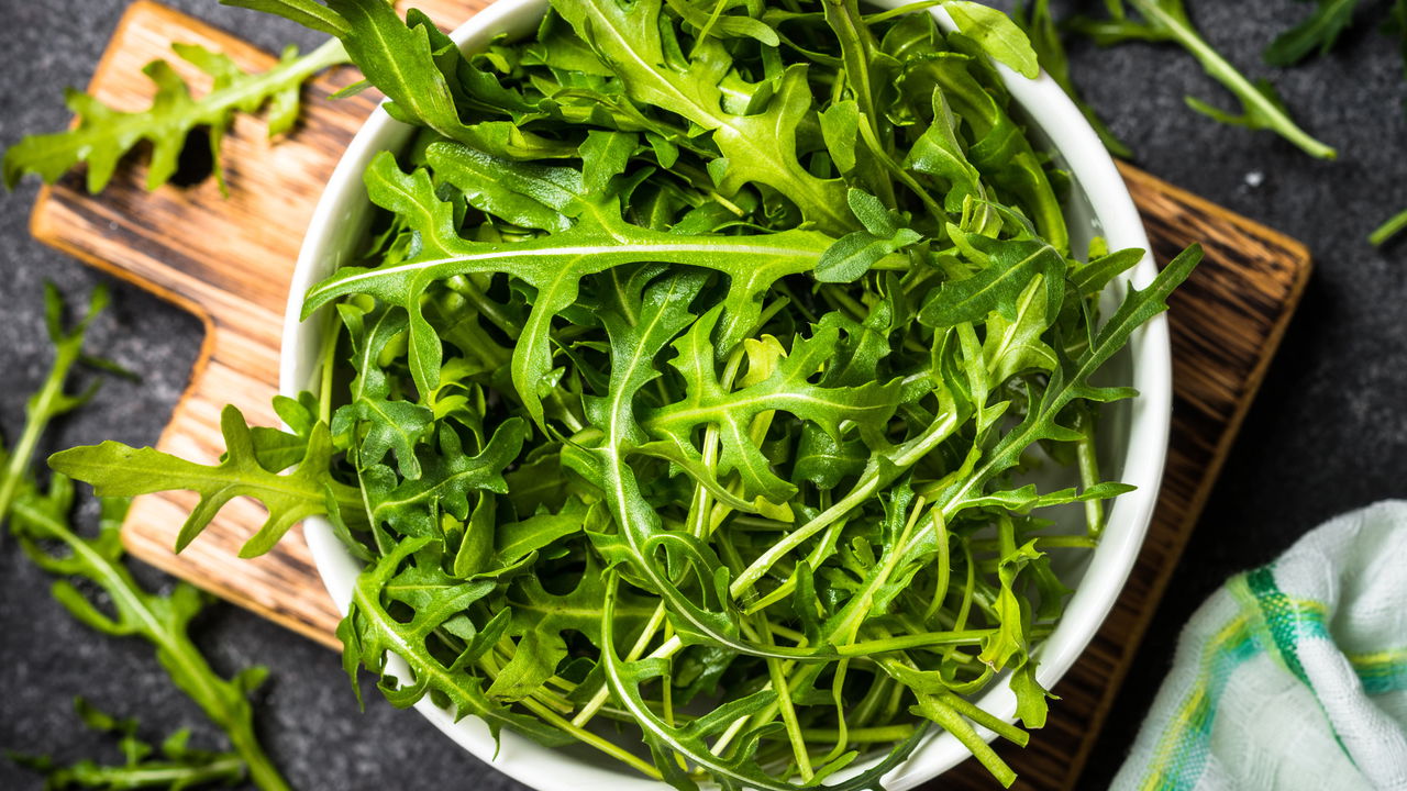 Aprenda a cultivar rúcula em casa e aproveite todos os seus benefícios