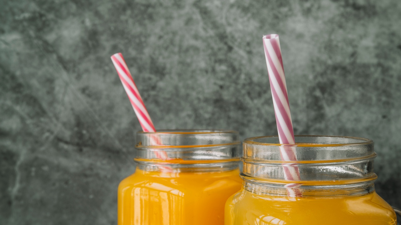é saudável tomar suco de caixinha