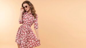 Tênis e vestido no mesmo look? Veja como fazer dar certo