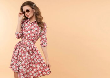 Tênis e vestido no mesmo look? Veja como fazer dar certo