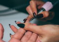 Unhas em gel - Créditos: depositphotos.com / different_nata