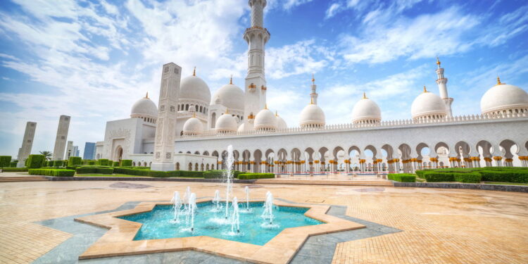 Imagem de Abu Dhabi - Créditos: depositphotos.com / Patryk_Kosmider