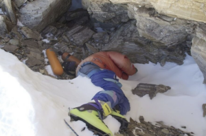 É verdade que existem corpos ao longo do Everest? Foto: Reprodução