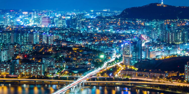 Seul de noite - Créditos: depositphotos.com / leungchopan