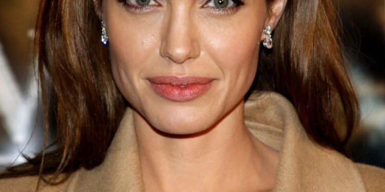 Angelina Jolie - Créditos: depositphotos.com / PopularImages