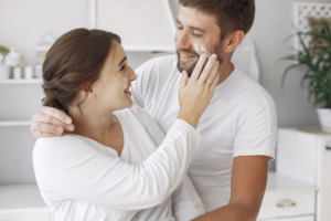 Beleza a dois: entenda o que é beauty matching. Foto: FreePik