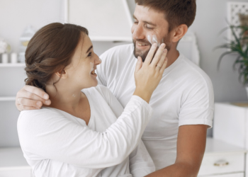 Beleza a dois: entenda o que é beauty matching. Foto: FreePik