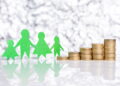 Ilustração de família que recebe Bolsa Família - Créditos: depositphotos.com / Photografeus