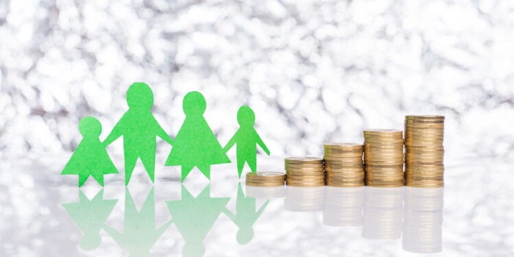 Ilustração de família que recebe Bolsa Família - Créditos: depositphotos.com / Photografeus