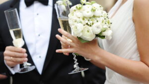 Recebeu convite de casamento? Veja como montar o look perfeito