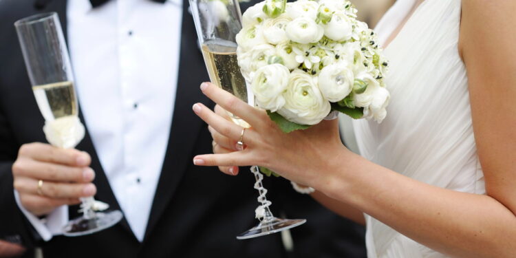Recebeu convite de casamento? Veja como montar o look perfeito