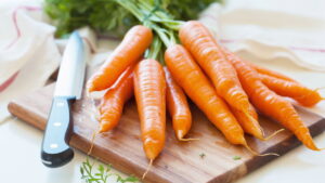 Cultivar cenoura com garrafa pet é mais fácil do que parece