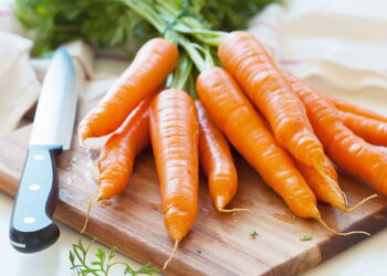 Cultivar cenoura com garrafa pet é mais fácil do que parece