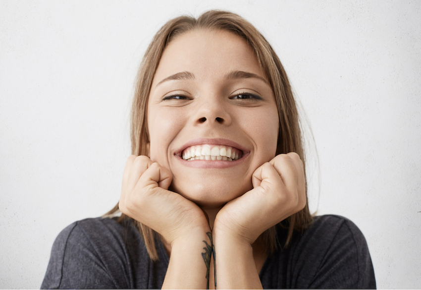 Clareamento dentário caseiro pode ser perigoso! Foto: FreePik