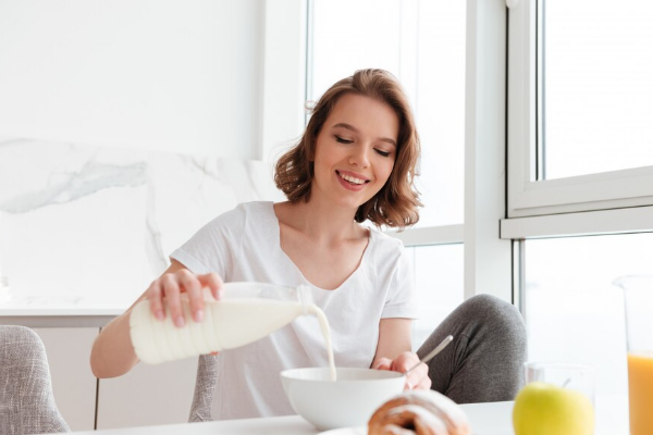 Veja como combater a compulsão alimentar. Imagem: FreePik