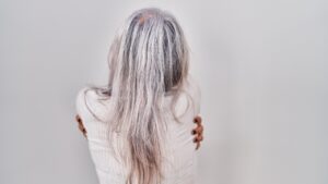 como cuidar do cabelo grisalho