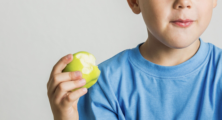 Como prevenir a obesidade infantil? Foto: FreePik