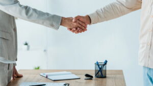 As cidades que mais contratam estrangeiros em 2025